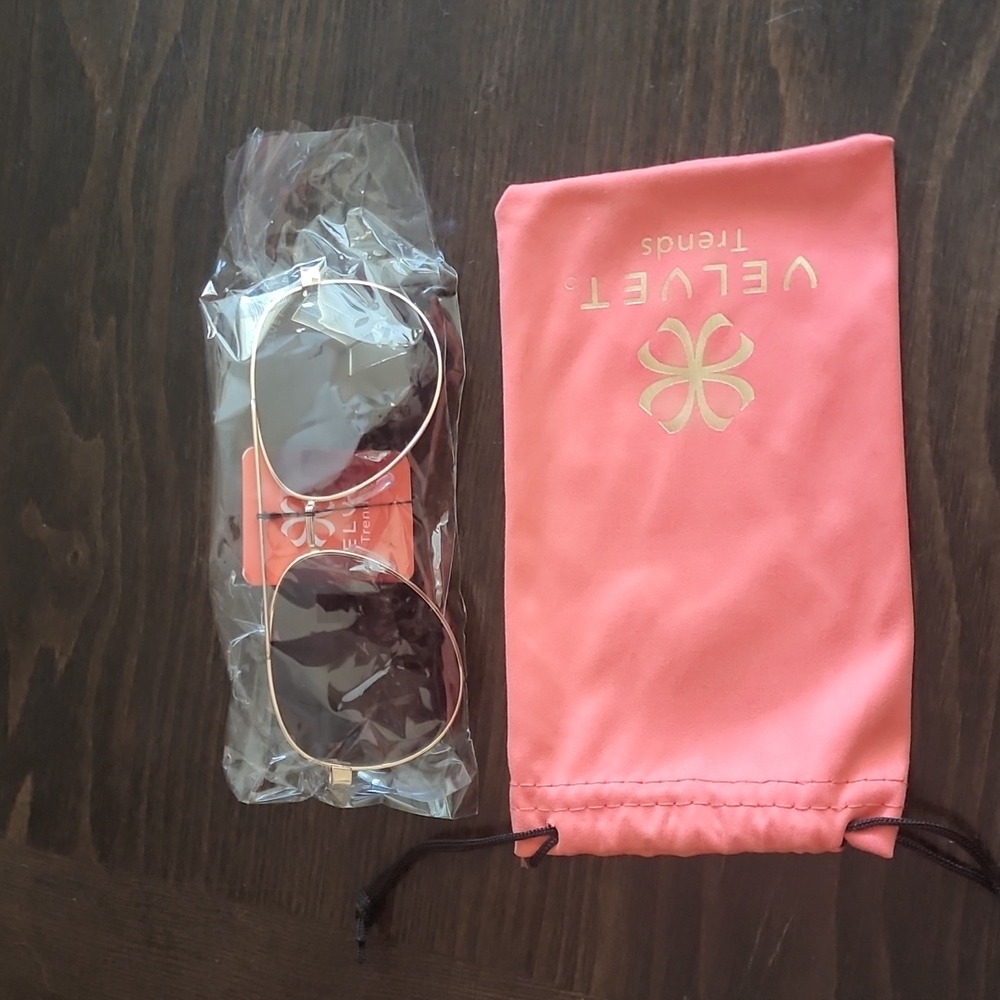 NWT Velvet sunglasses